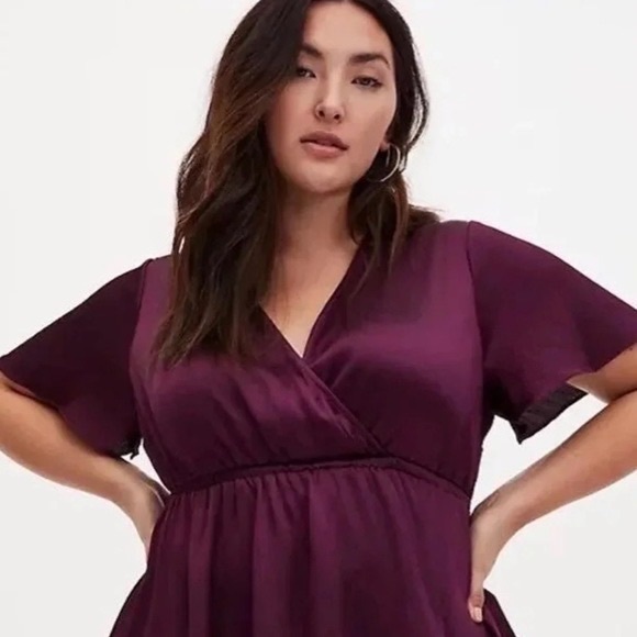 Torrid grape purple shiny gauze surplice babydoll blouse size 2 (2x) - Picture 2 of 10